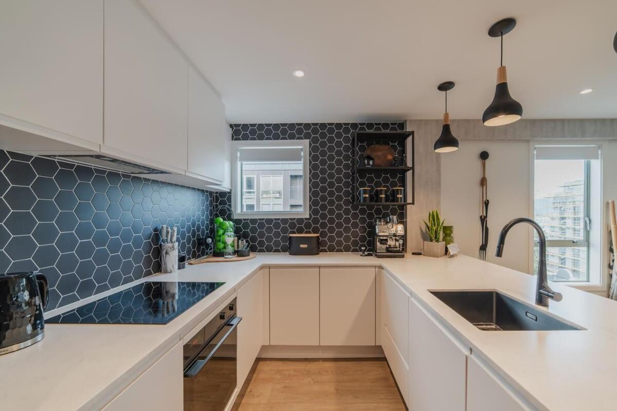 Penthouse Perfection - 2Br Elegance On Worcester St Christchurch Exterior foto